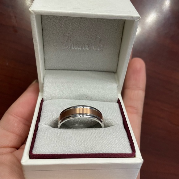 Shane Co 14k Gold Comfort Fit Ring - Picture 3 of 3